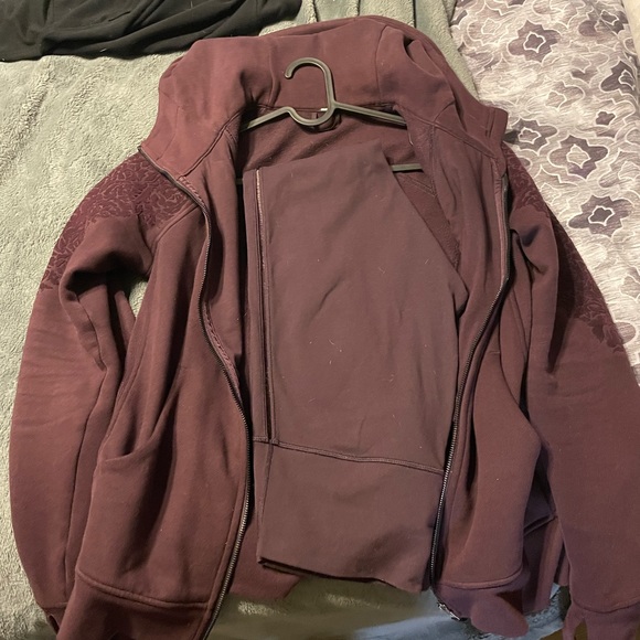 Lululemon black cherry hoodie and leggings set both size 8 - Picture 6 of 6